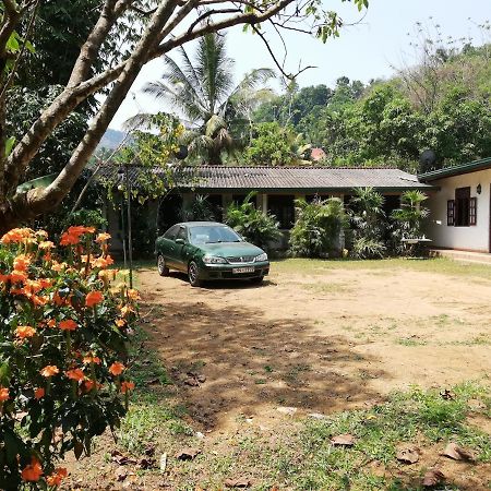 Leaf Guest House Gampola Esterno foto