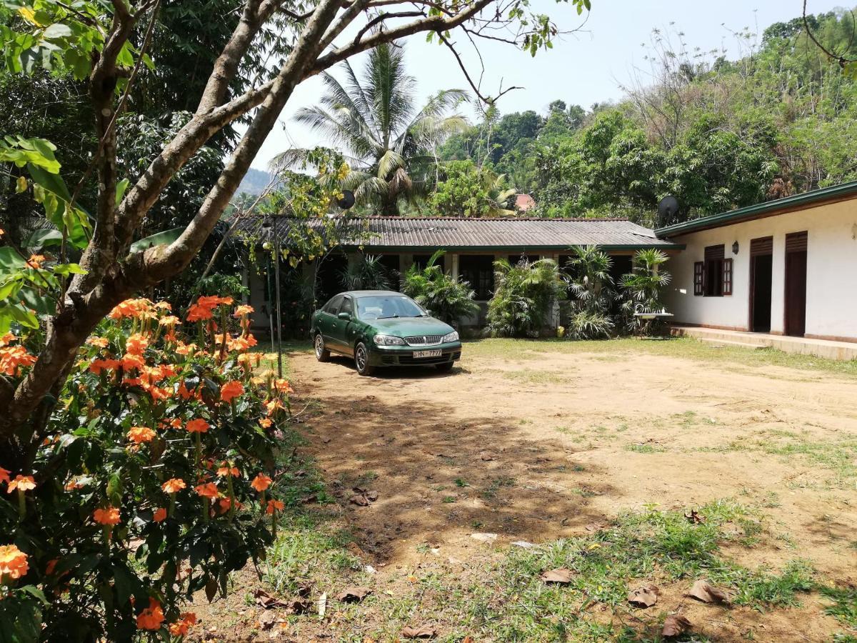 Leaf Guest House Gampola Esterno foto