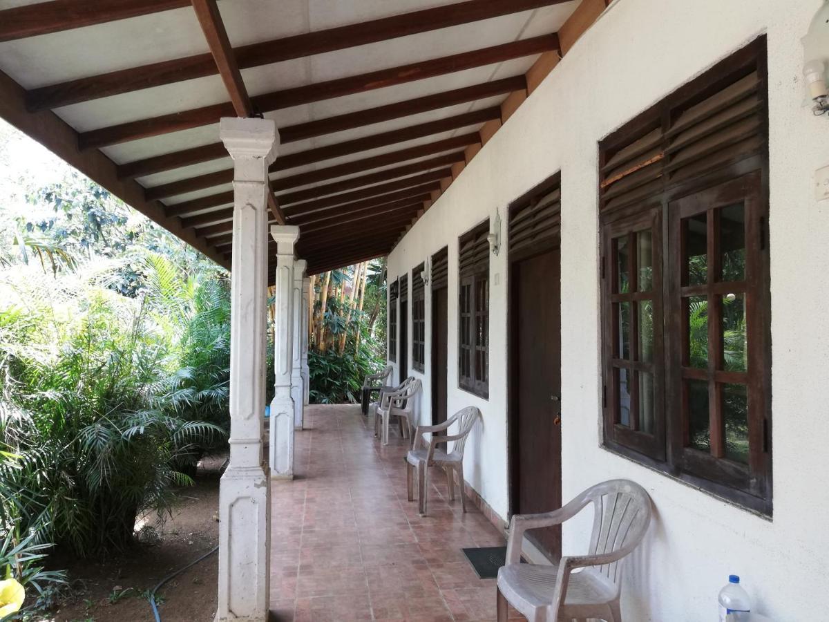 Leaf Guest House Gampola Esterno foto