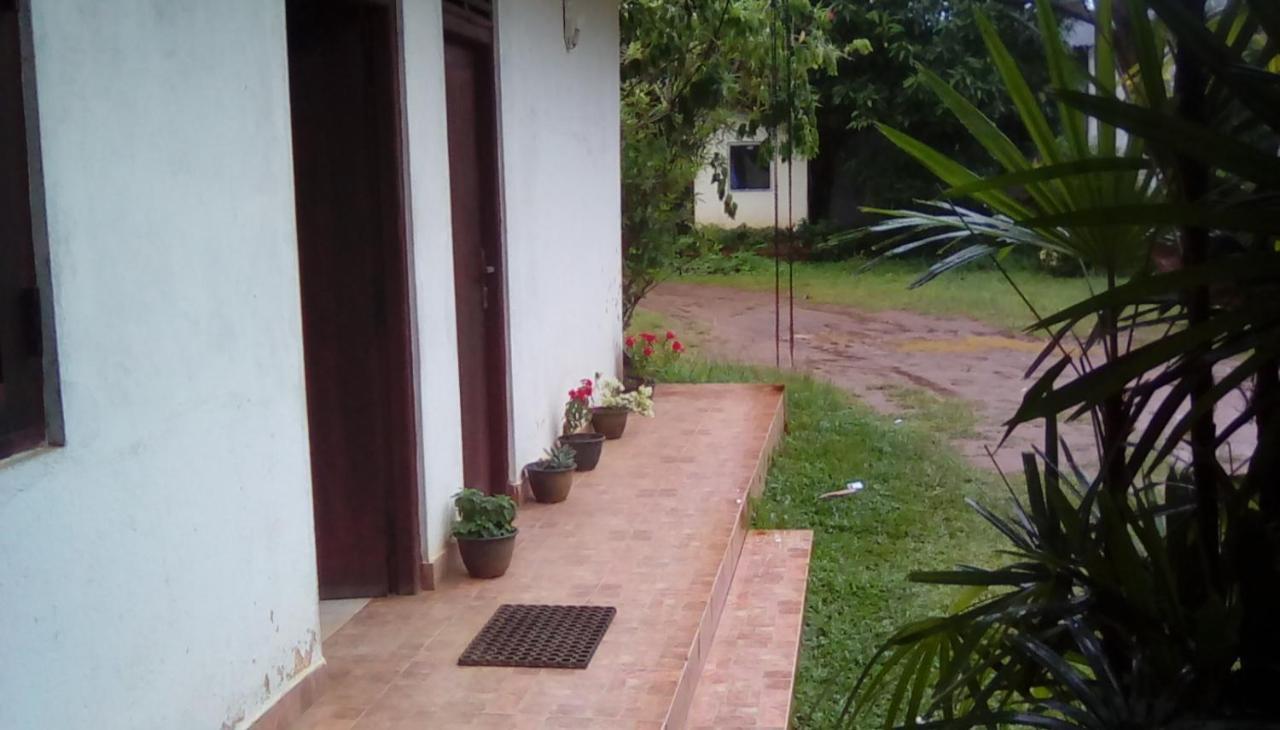 Leaf Guest House Gampola Esterno foto